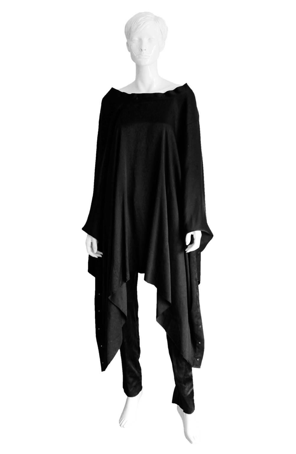 That Amazing Tom Ford Gucci FW 2002 Black Silk Gothic Poncho & Pants IT 42! In Good Condition In Melbourne, AU