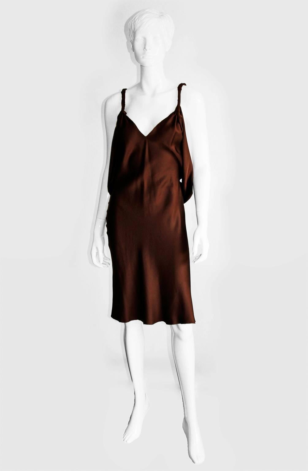 Heavenly Tom Ford Gucci FW 2002 Gothic Collection Brown Silk Runway Dress! IT40 In Good Condition In Melbourne, AU