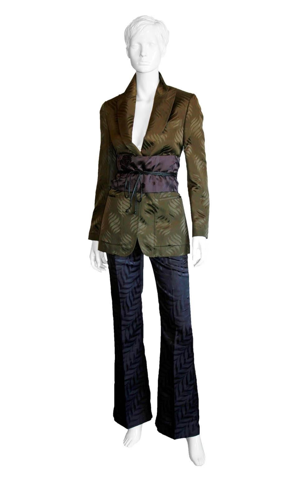 Iconic Tom Ford For Gucci Fall Winter 2002 Gothic Collection Silk Kimono Jacket, Pants & Obi In Khaki & Aubergine!

Who could ever forget Tom Ford's fall/winter 2002 Gothic Collection for Gucci... with that dark chinoiseriesque styling & heavenly