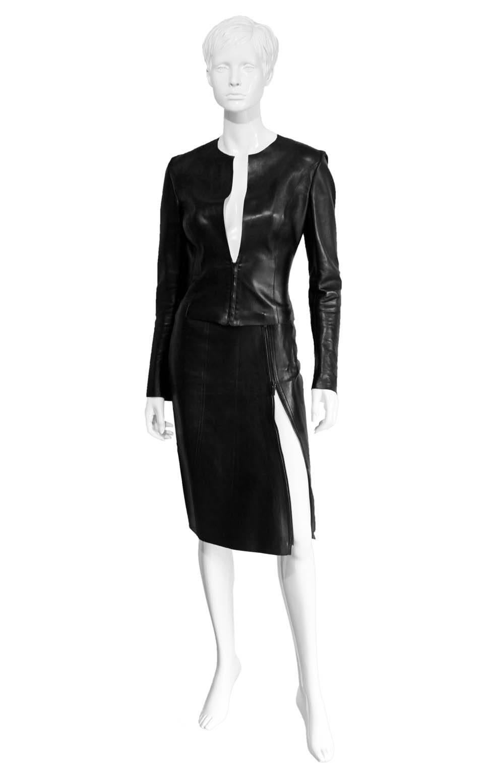 Gorgeous Tom Ford For Gucci Fall Winter 1997 Black Leather Moto Jacket & Skirt!

The gorgeous moto jacket & skirt set is an italian size 40/38 & the jacket fits a US size 2-4 beautifully while the matching skirt best fits a US size 2. This set is