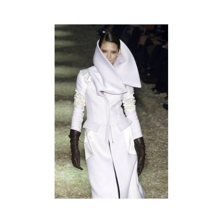 Women's The Most Heavenly Tom Ford Gucci FW 2003 White Cashmere Corseted Runway Coat! 40