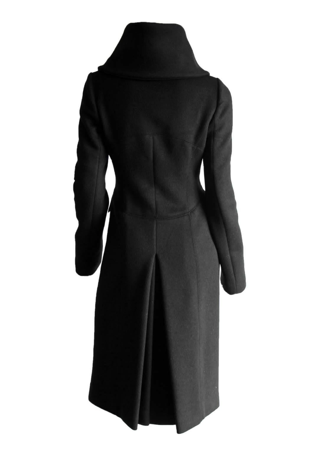 The Most Heavenly Tom Ford Gucci FW 2003 Black Cashmere Corseted Runway Coat! In Good Condition In Melbourne, AU