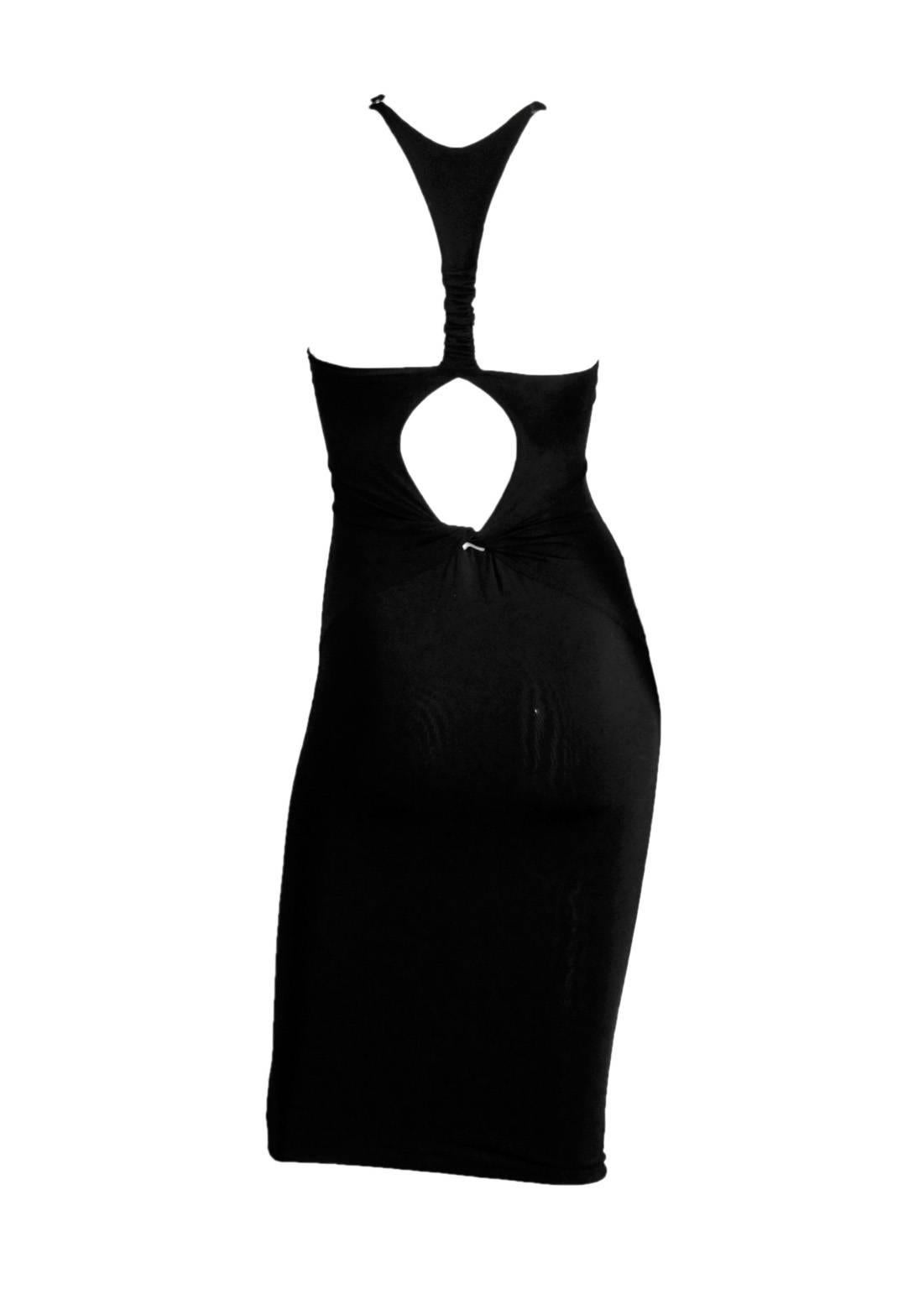 Robin Wright Penn's Heavenly Tom Ford Gucci FW 2004 Collection Dress In Everyone's Perennial Favorite: Black!

Who could ever forget that heavenly white gown Robin Wright Penn wore from Tom Ford's final unforgettable collection for Gucci, back in