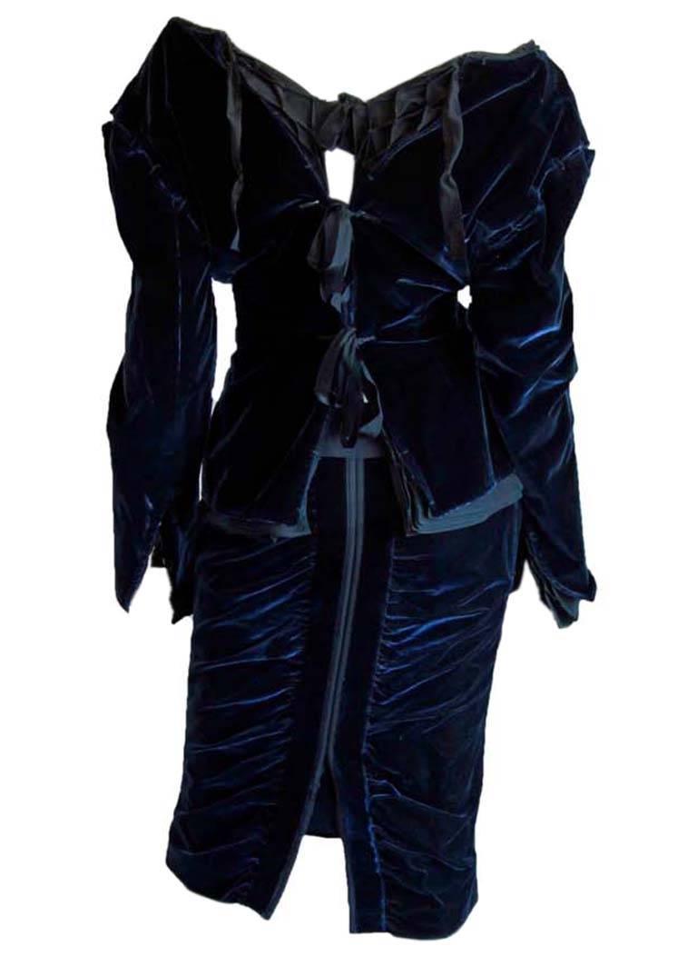 That Rare & Iconic Tom Ford For YSL Rive Gauche Fall Winter 2002 Deep Blue Silk Velvet Runway Jacket & Skirt!

Who could ever forget Tom Ford's fall/winter 2002 show for Yves Saint Laurent Rive Gauche... All of that incredible lace, velvet,