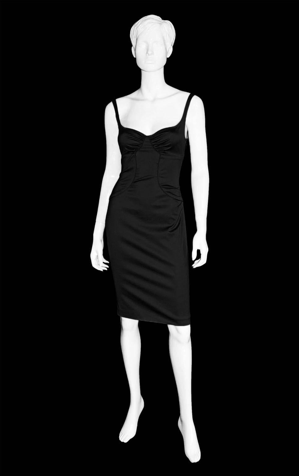 Rare & Iconic Tom Ford Gucci FW 2003 Black Corseted Bustle Dress!

Who could ever forget Tom Ford's fall/winter 2003 Collection for Gucci... with all of that corseted styling & heavenly detailing? Well this heavenly black bustle dress, surely one of