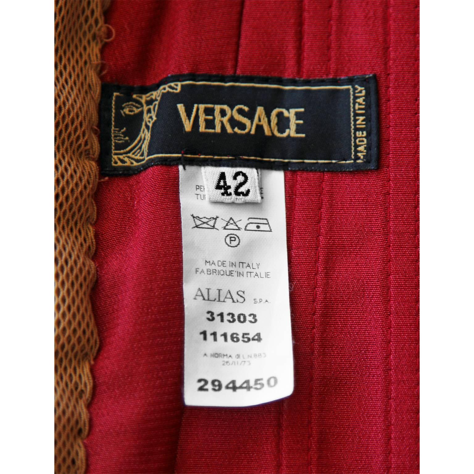 Cette sublime robe en soie rouge corsetée de Versace FW 2003 pour le défilé et la campagne publicitaire ! IT42 2