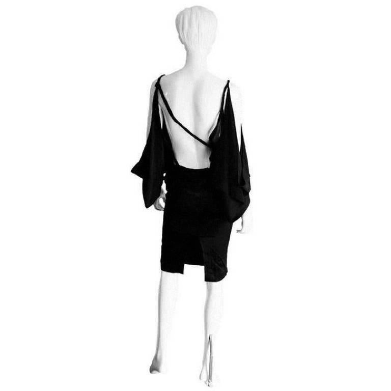 Amazing Tom Ford Gucci FW 2002 Black Silk Gothic Kimono Runway Top & Skirt! 40 In Excellent Condition For Sale In Melbourne, AU