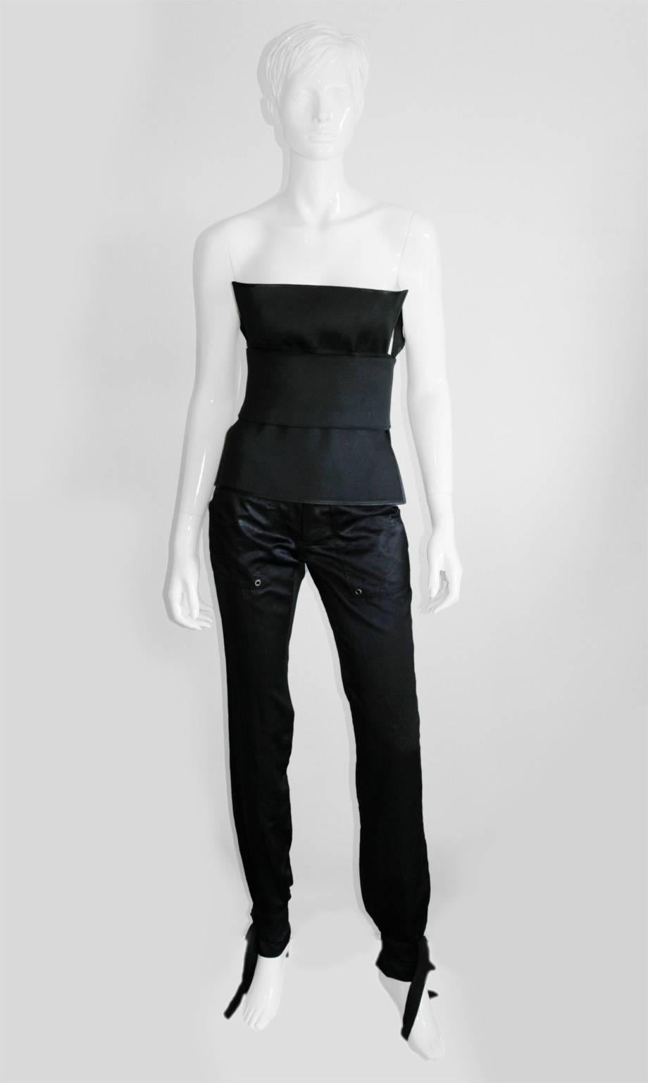 That Iconic Tom Ford YSL Rive Gauche 2001 Black Runway Bustier Top In Size 34!

Who could ever forget Tom Ford's very first show for Yves Saint Laurent Rive Gauche, back in 2004... All in black & white, & with that heavenly tailoring & corseted