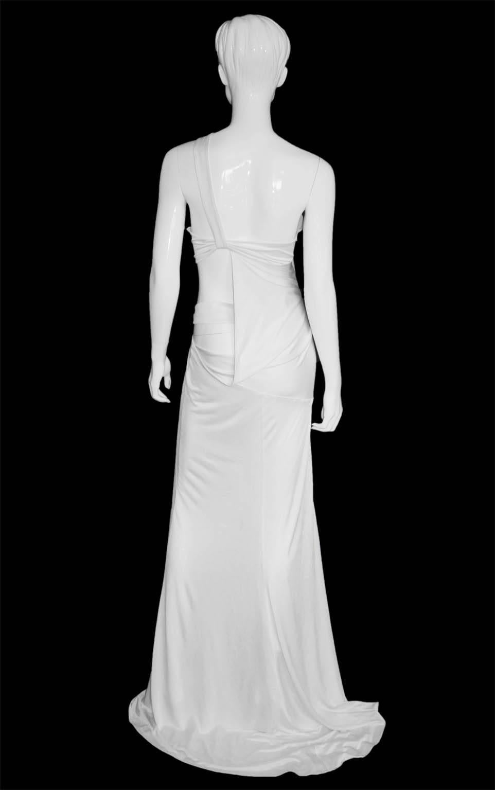One Of Four Uber-Rare & Iconic Tom Ford Gucci FW04 Collection White Dragon Gowns In Excellent Condition For Sale In Melbourne, AU