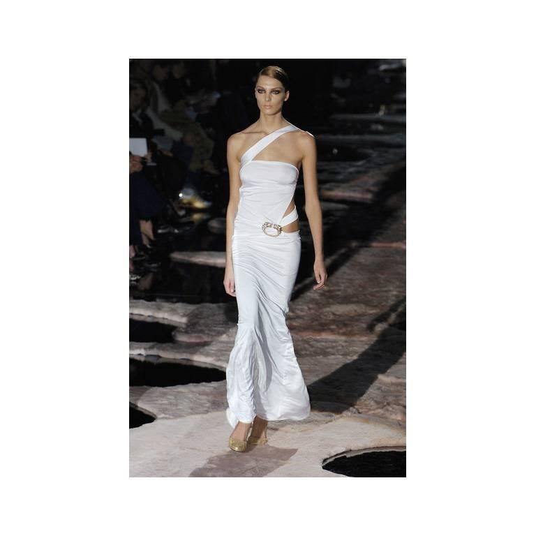 One Of Four Uber-Rare & Iconic Tom Ford Gucci FW04 Collection White Dragon Gowns For Sale 2