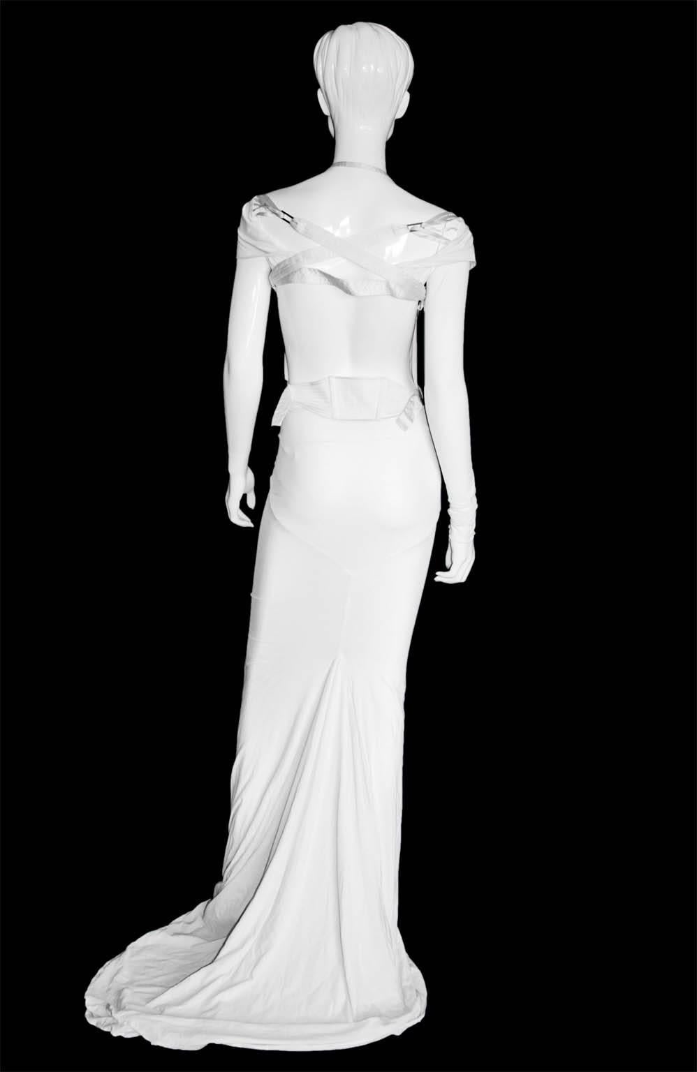 The Most Extraordinary Tom Ford Gucci FW2003 Collection White Silk Corseted Gown In Excellent Condition In Melbourne, AU