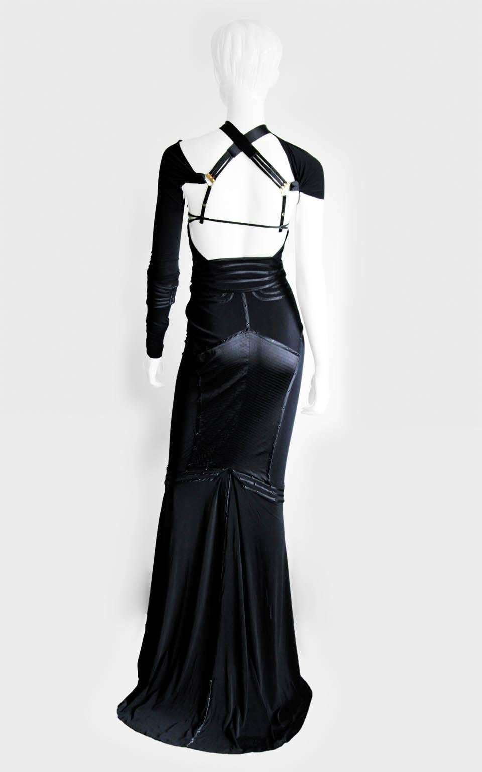 Incredibly Rare & Iconic Tom Ford Gucci FW 2003 Black Silk Corseted Runway Gown In Excellent Condition In Melbourne, AU
