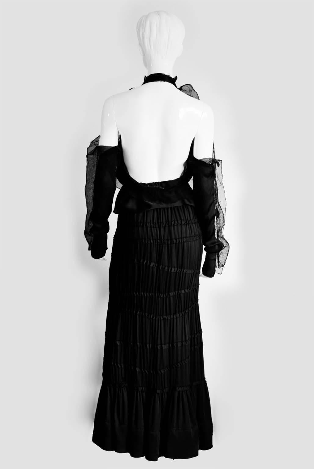 Amazing Tom Ford YSL Rive Gauche FW 2001 Black Silk Backless Runway Top & Skirt In Excellent Condition In Melbourne, AU