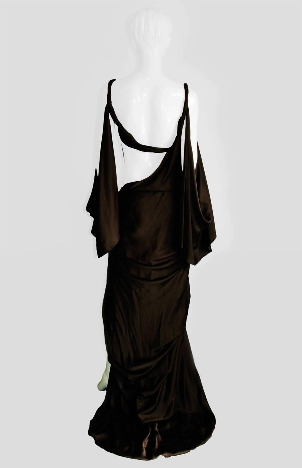 Uber Rare Tom Ford Gucci FW02 Gothic Collection Brown Silk Backless Runway Gown In New Condition In Melbourne, AU