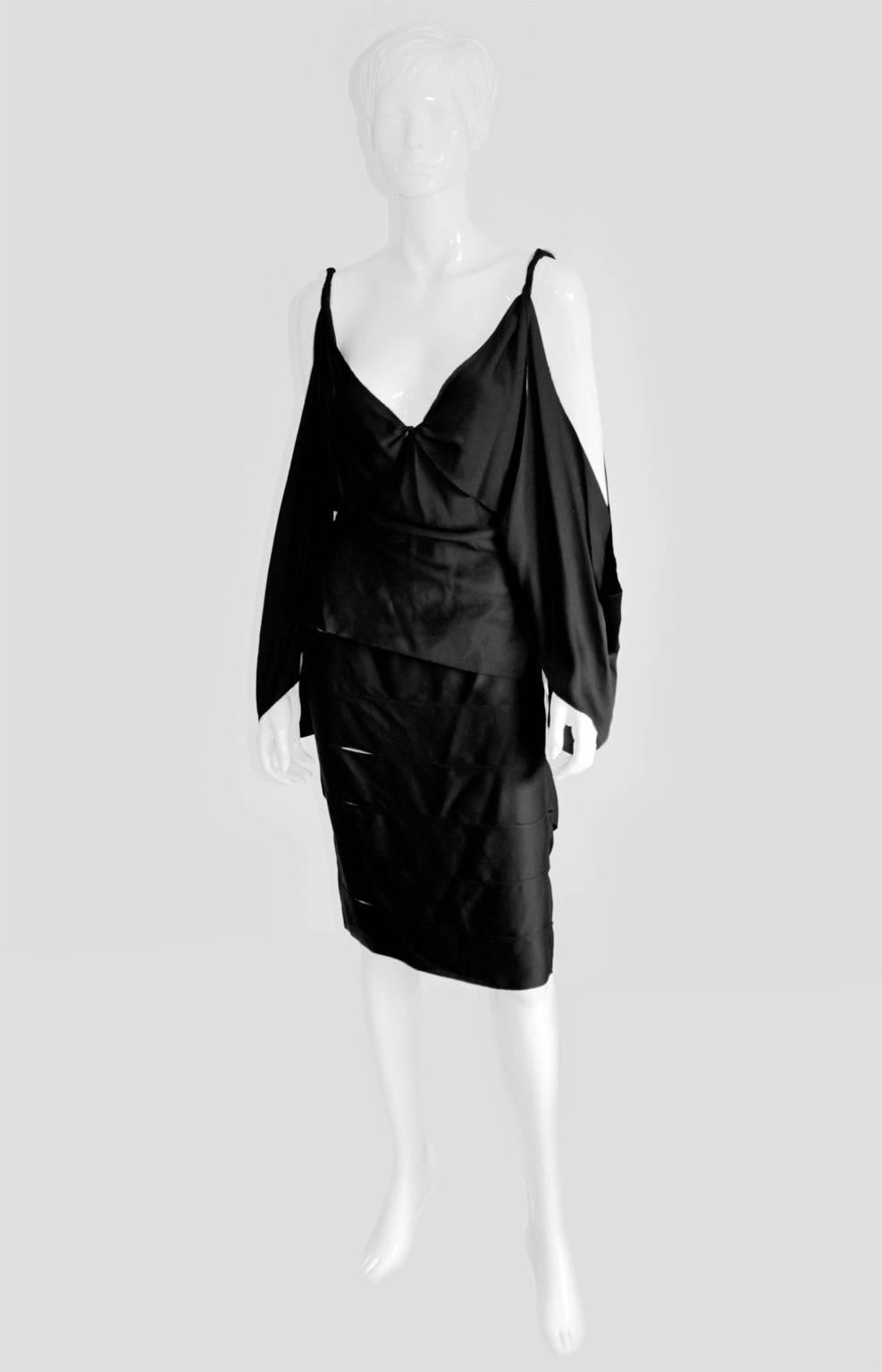 Heavenly Tom Ford Gucci FW 2002 Gothic Collection Black Silk Kimono Top & Skirt In Excellent Condition In Melbourne, AU