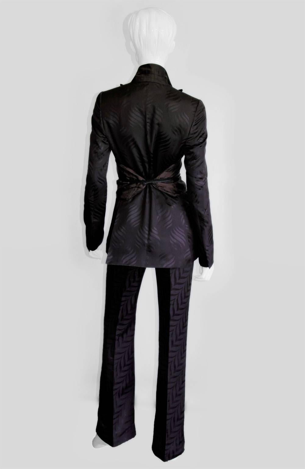 Iconic Tom Ford Gucci FW02 Gothic Collection Silk Kimono Jacket Pants & Obi IT40 In Good Condition For Sale In Melbourne, AU
