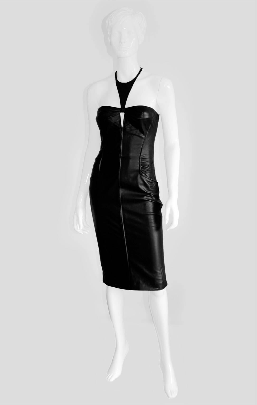 Remember that gorgeous white jersey dress we all fell in love with back in FW 2004 when Robin Wright Penn wore it? Well this is that very same dress, but in uber-rare & impossible to find black leather!!! This gorgeous dress is an italian size 40, &