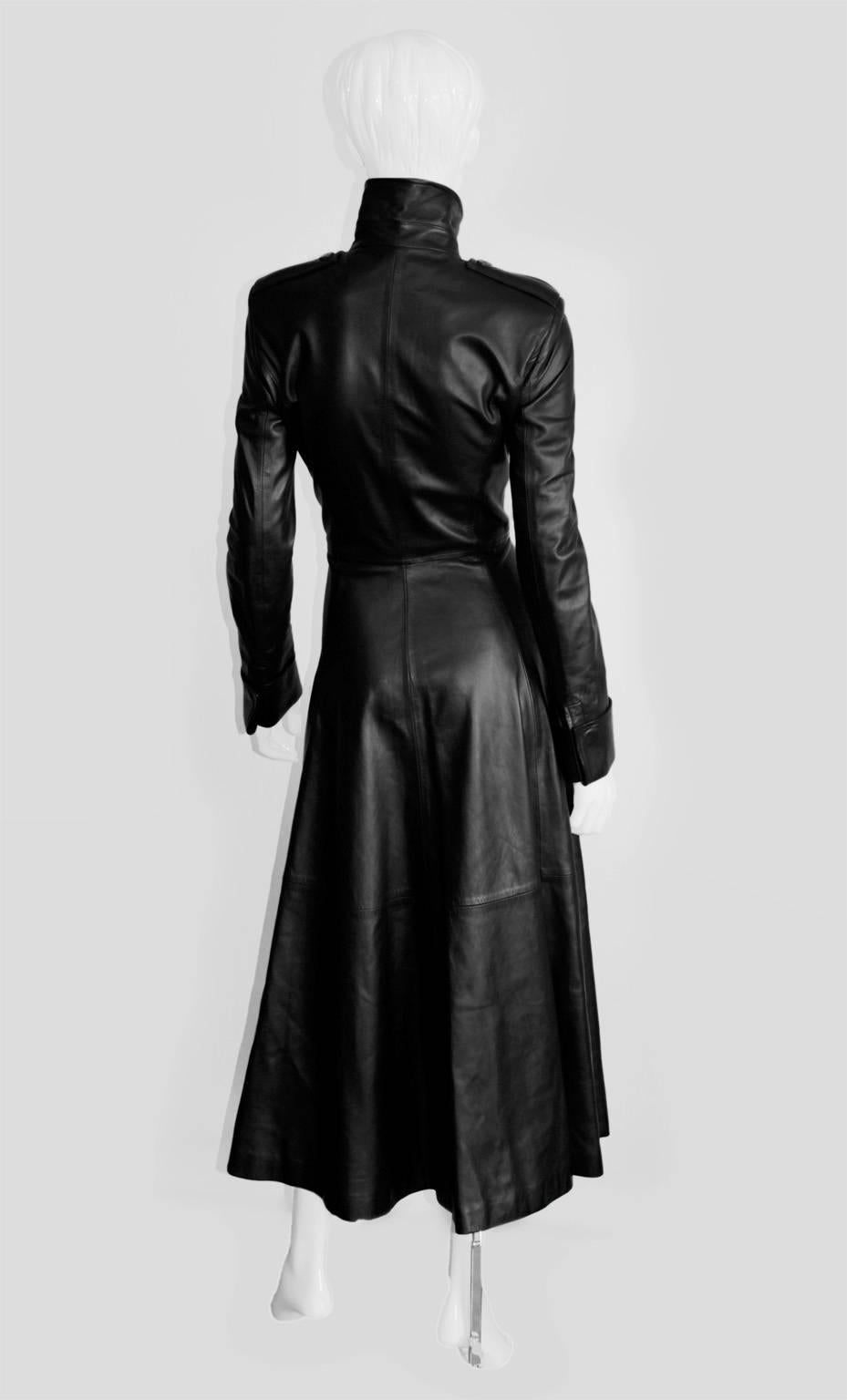 Amazing Tom Ford YSL Rive Gauche FW 2001 Black Full Length Leather Runway Coat In Excellent Condition For Sale In Melbourne, AU