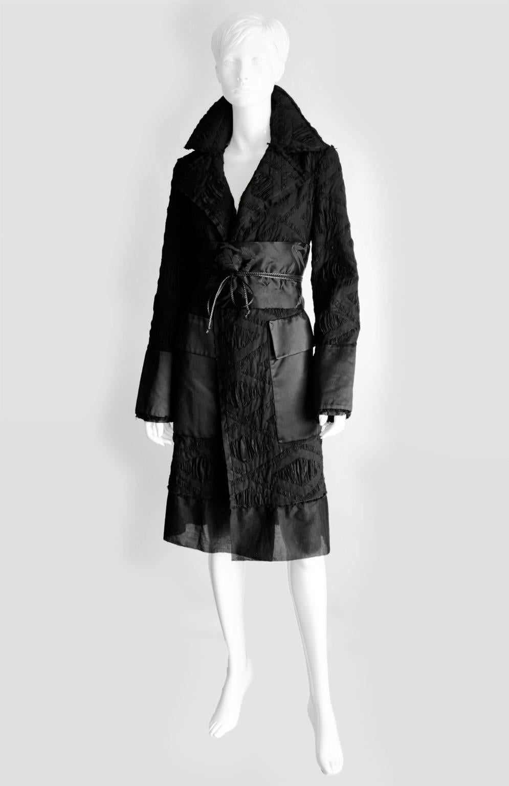 Masterpiece Tom Ford Gucci FW02 Gothic Collection Black Silk Kimono Runway Coat In Excellent Condition In Melbourne, AU