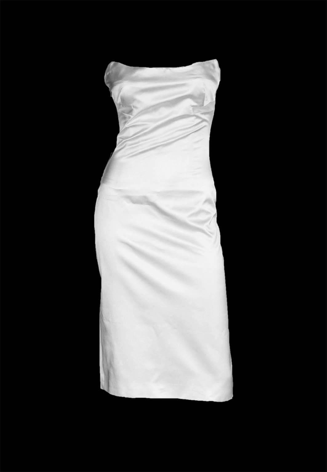 Rare & Iconic Tom Ford For Gucci Spring Summer 2001 White Strapless Silk Corset Runway Dress To Fit An Italian Size 36!

Who could ever forget that heavenly white silk corset dress from Tom Ford's incredible spring/summer 2001 collection for
