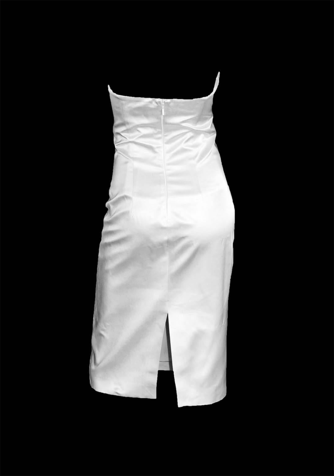 That Iconic Tom Ford Gucci SS 2001 White Silk Corset Runway Dress In Italian 44! In Good Condition In Melbourne, AU