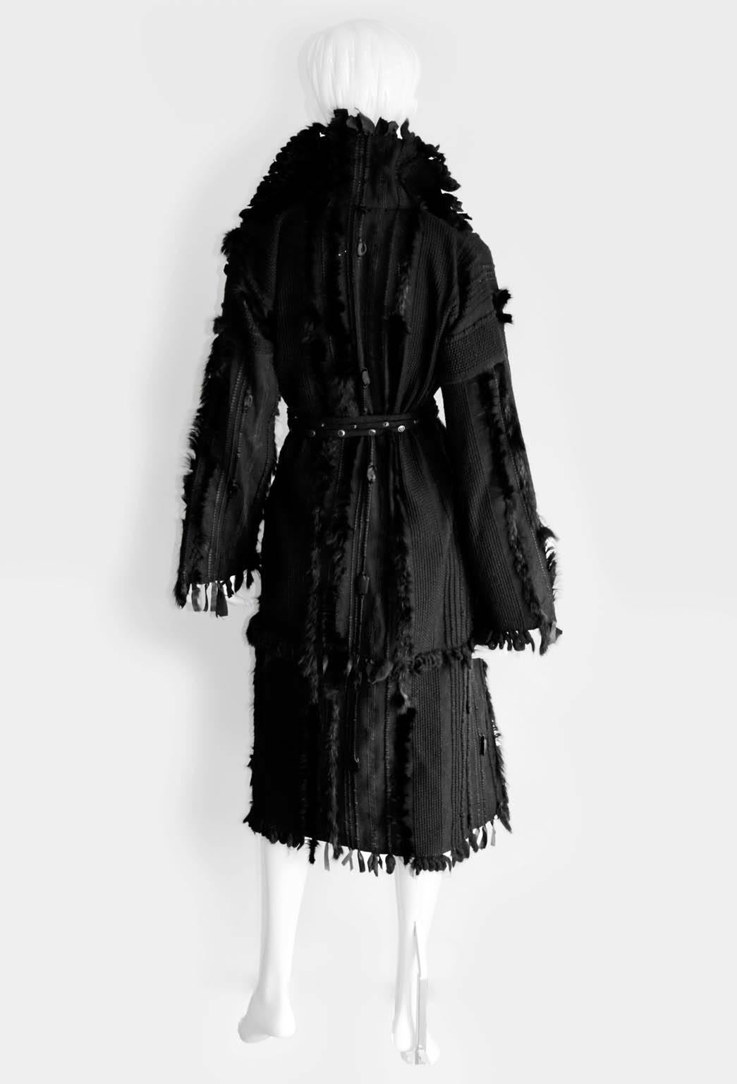 Rare Iconic Tom Ford Gucci 2002 Runway Collection Mink & Silk Trim Coat & Skirt! In Good Condition In Melbourne, AU