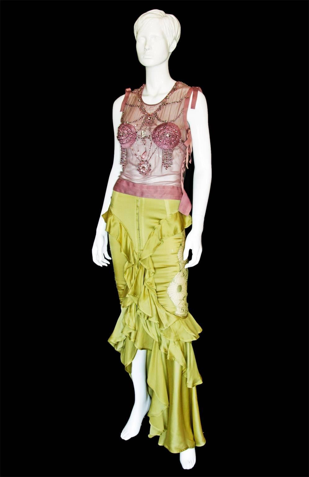 Amazing Tom Ford YSL Rive Gauche FW 2003 Chartreuse Silk Runway Skirt!

Who could ever forget Tom Ford's fall/winter 2003 show for Yves Saint Laurent Rive Gauche? Well, these were two of the absolute 