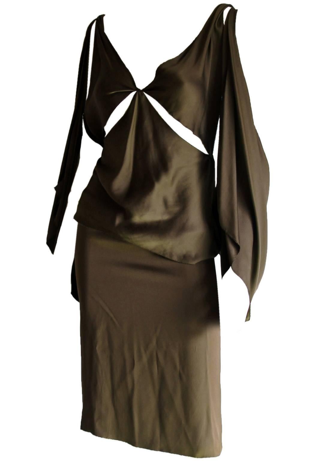 Uber-Rare & Iconic Tom Ford For Gucci Fall Winter 2002 Gothic Collection Khaki Silk Kimono Runway & Ad Campaign Top, Skirt & Pants!

Who could ever forget Tom Ford's fall/winter 2002 Gothic Collection for Gucci... with that dark chinoiseriesque