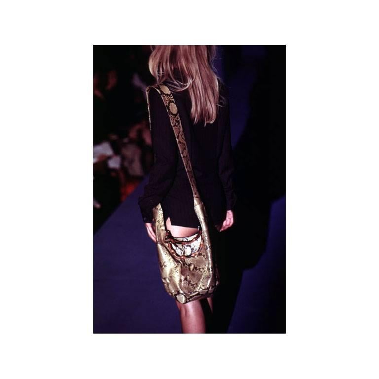 Énorme sac de campagne publicitaire Tom Ford Gucci en cuir python rouge pour le défilé printemps-été 1996 ! Bon état à Melbourne, AU