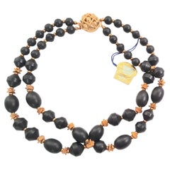Collier CoroCraft des années 1940, doré, doré et perles noires "Hugs&Kisses"
