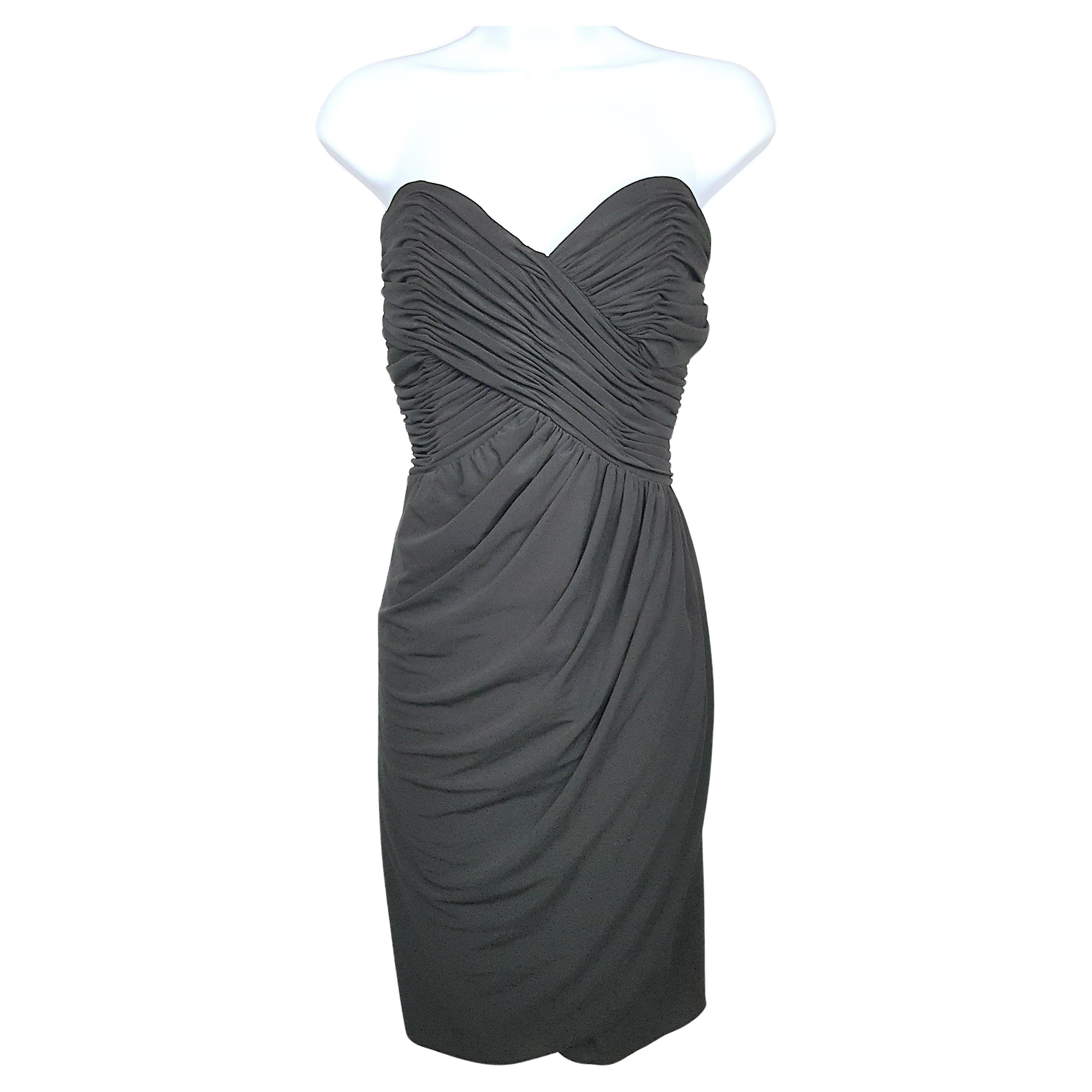 1980 BergdorfGoodman Costa Corseted Strapless Quintessential Little Black Dress (Petite robe noire à bretelles) en vente