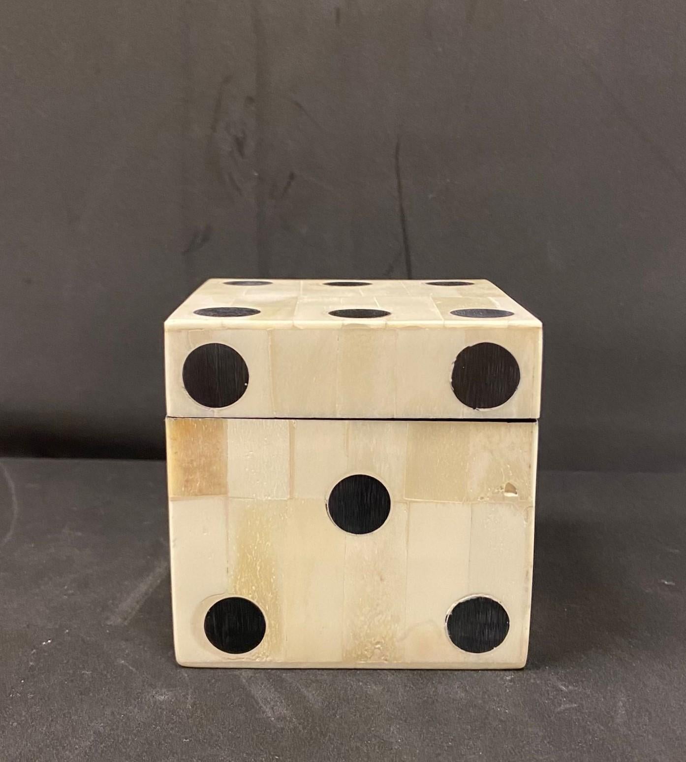Beige Vintage French bone dice game box For Sale