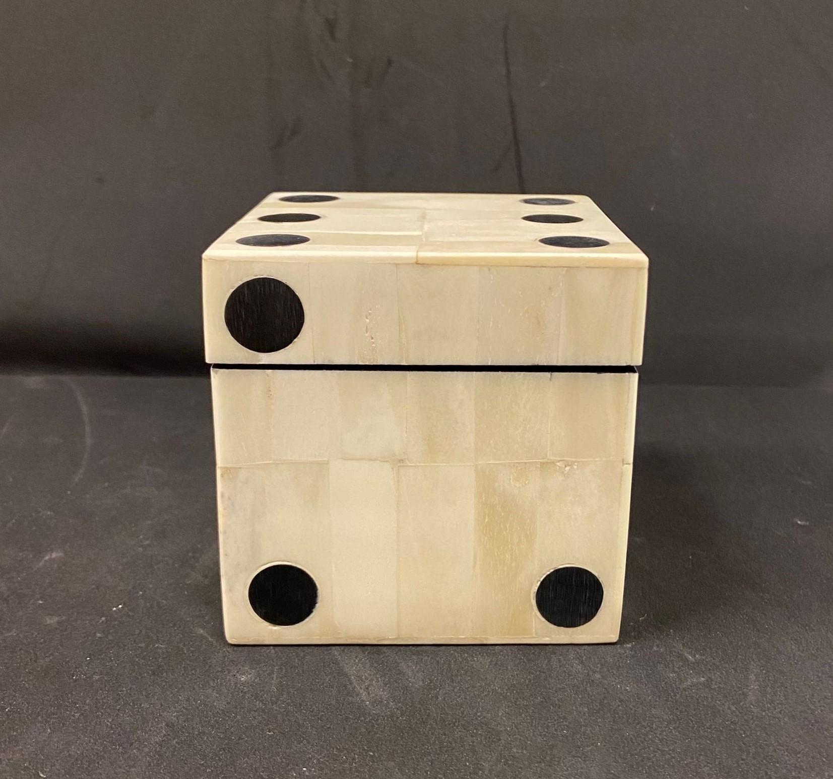 Vintage French bone dice game box In Good Condition For Sale In VALLADOLID, ES