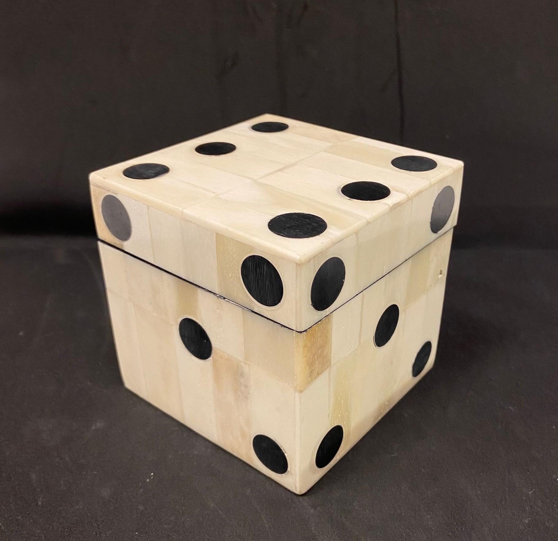 Vintage French bone dice game box For Sale 9