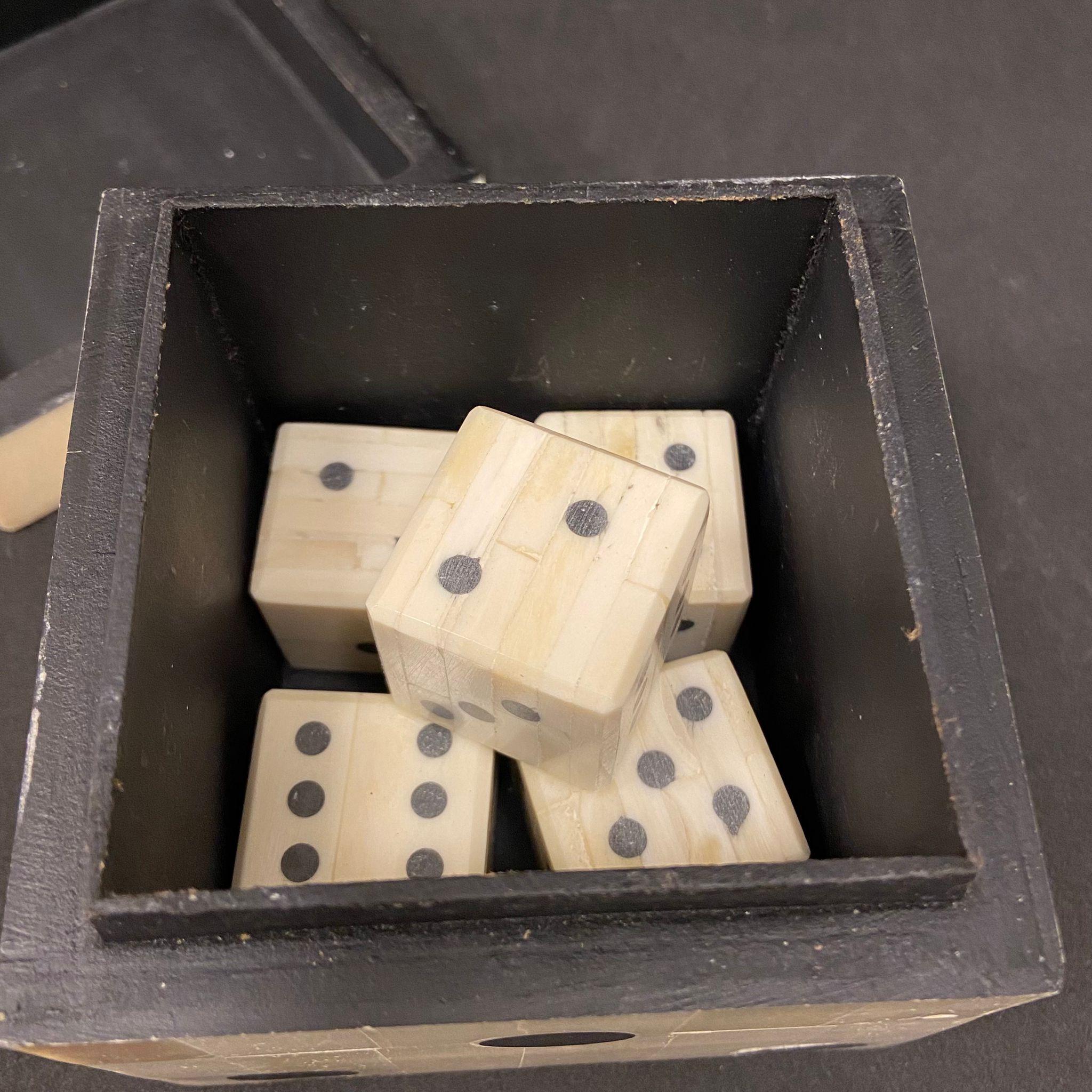 Vintage French bone dice game box For Sale 14