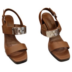 Pair of unworn camel-colored Hermes sandals Model: ILONA 90 France
