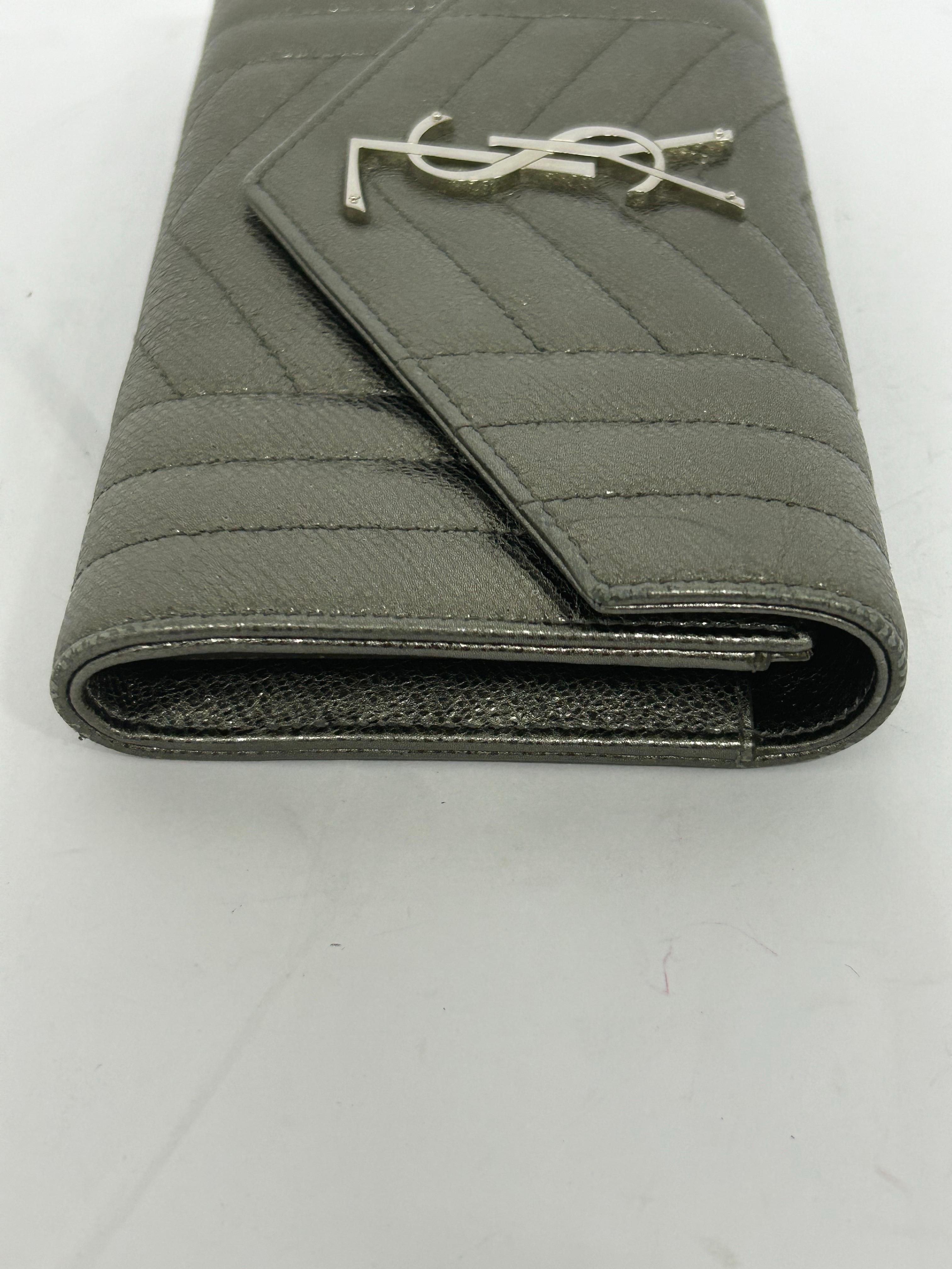 Saint Laurent Cartera Acolchada Chevron Metalizada 1