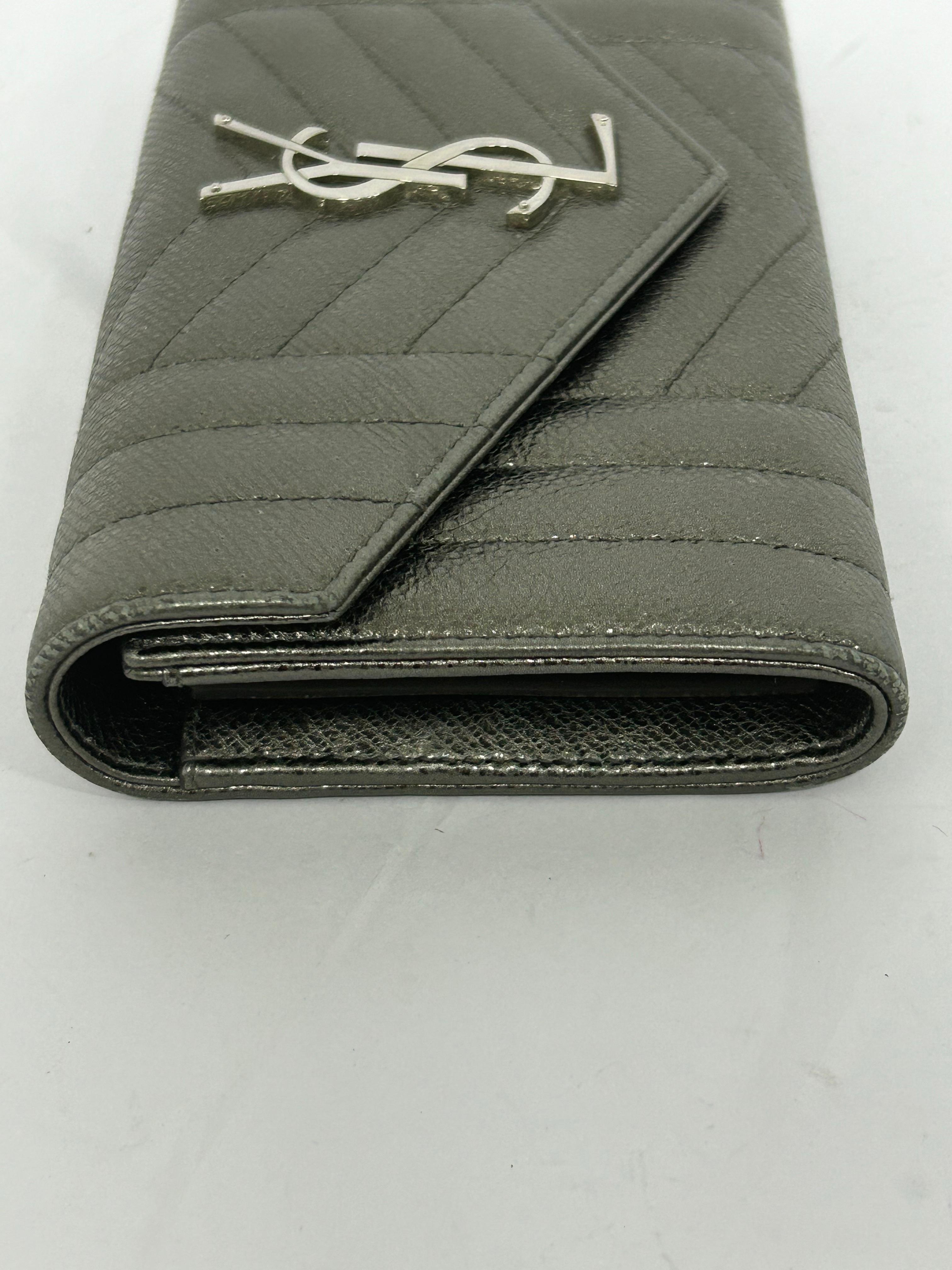 Saint Laurent Cartera Acolchada Chevron Metalizada 2