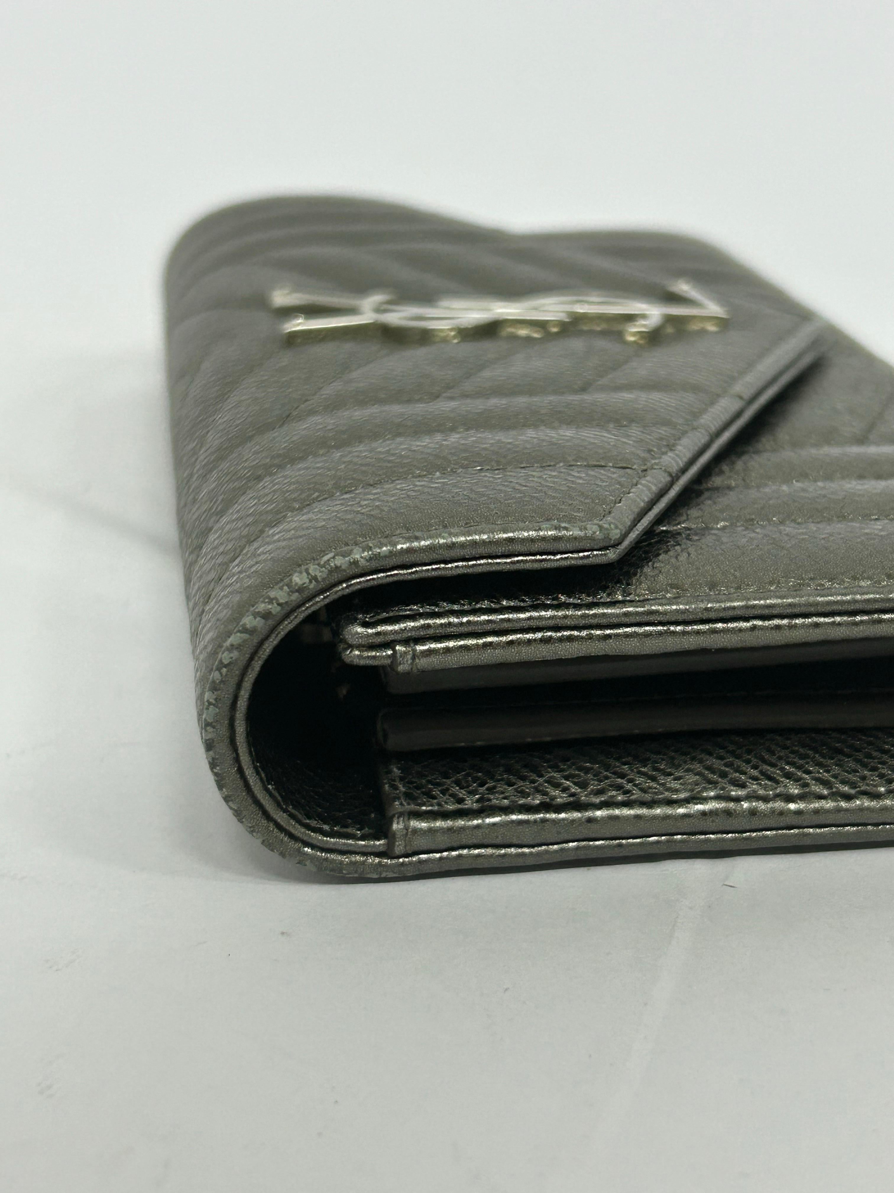 Saint Laurent Cartera Acolchada Chevron Metalizada 3