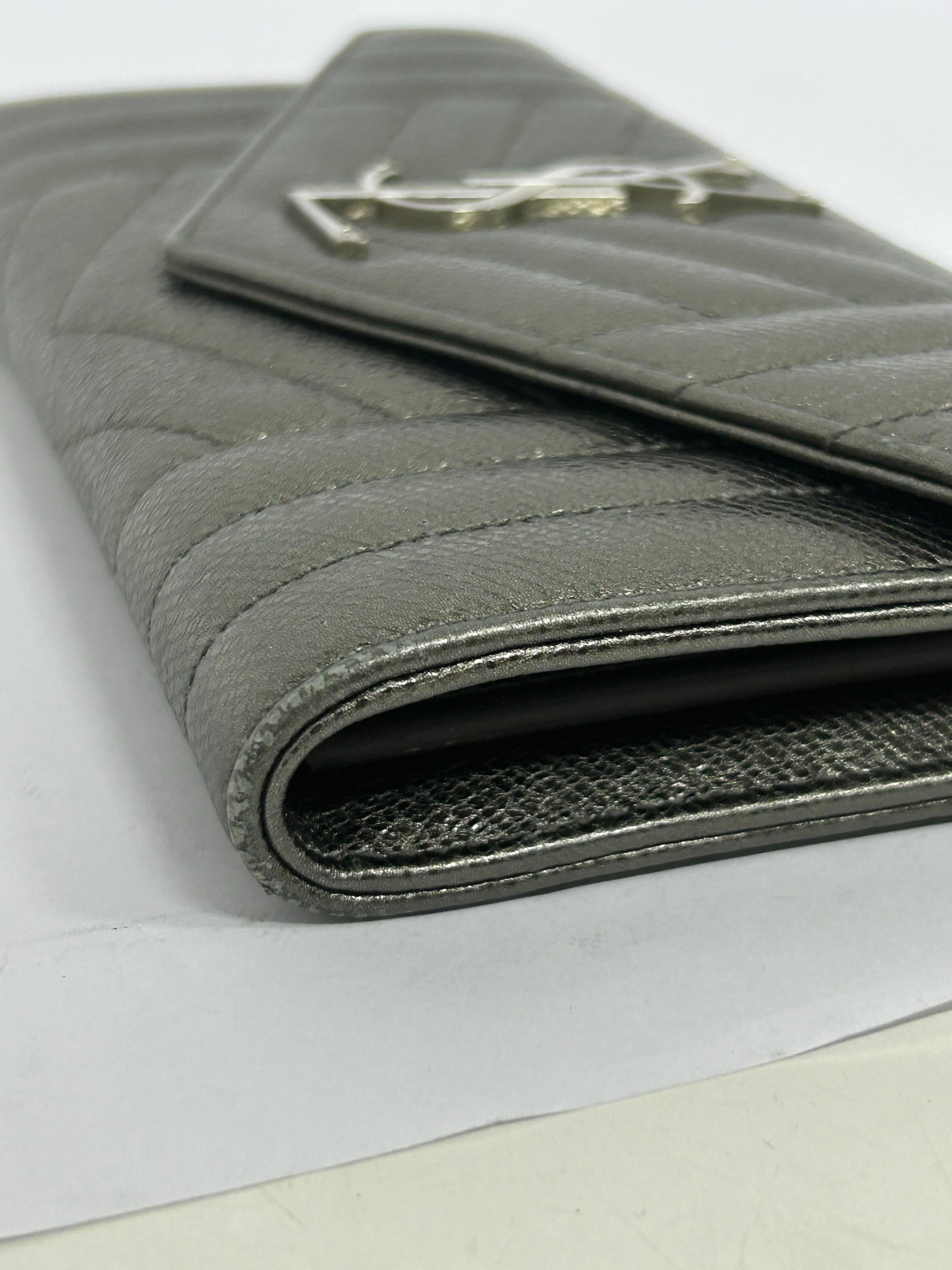 Saint Laurent Cartera Acolchada Chevron Metalizada 6