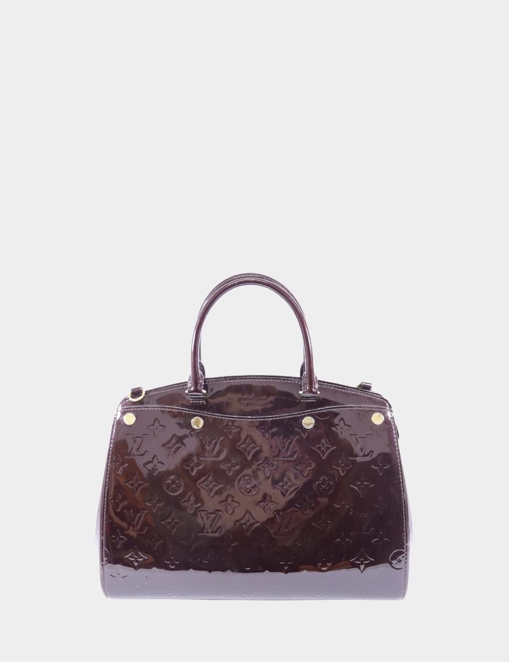 Louis Vuitton Brea MM Vernis Sac en cuir verni - Amarante


Le modèle Louis Vuitton Brea MM en cuir Amarante Vernis brillant est un exemple d'élégance raffinée. Inspirée de la silhouette classique de la sacoche de médecin, la Silhouette allie