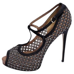 Valentino Pumps mit T-Riemen, Peep-Toe-Design und Mesh-Obermaterial mit schwarzen Kristallverzierungen – EU 39