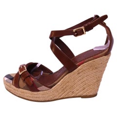 Sandalias de cuña tipo alpargata de lona con estampado Burberry Check y piel marrón - EU 38