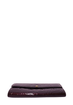 Portefeuille long Louis Vuitton Sarah, en cuir verni Monogram Vernis couleur Amarante