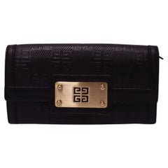 Givenchy 4G – Kontinental-Geldbörse aus schwarzem Leder mit Prägung