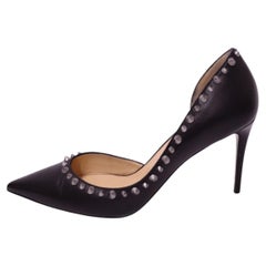 Décolleté a punta in pelle nera con borchie di Christian Louboutin - EU 39,5