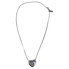 Collier Saint Laurent avec pendentif en forme de cœur en cristal argenté