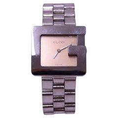 Reloj Gucci G-Frame con brazalete de acero inoxidable