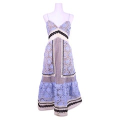 Self-Portrait Midi-Kleid aus blauer Spitze mit kontrastfarbener Borte – US 10