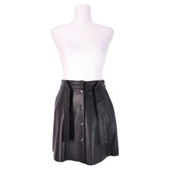Mini-jupe Maje en cuir noir à boutons sur le devant - taille 38 (UE)